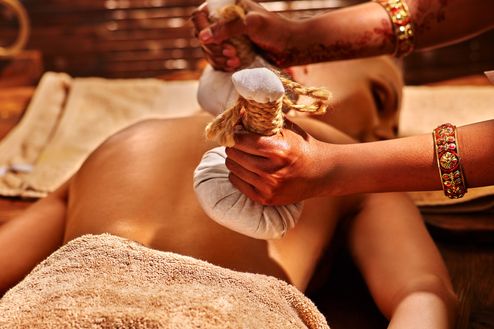 masaż w kuracji Panchakarma